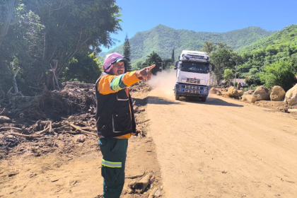 ABC habilita un paso provisional a Samaipata, pero advierte que hay un sector con el tráfico cortado por rotura de oleaducto
