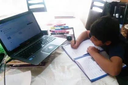 Cambian a clases virtuales ante la escasez de combustible en Trinidad