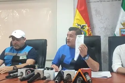 Santa Cruz: Jhonny da ultimátum al transporte urbano y les exige volver a trabajar