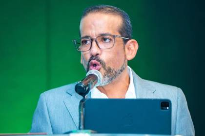 Camacho denuncia “operativo político” en su contra y rechaza acusaciones por reunión con interculturales