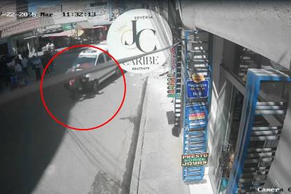 Imágenes sensibles: Un minibús arrolla a un adulto mayor en Quillacollo