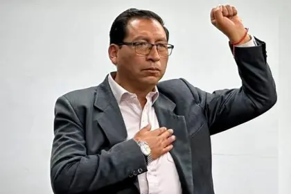 Dictan seis meses de detención preventiva para exgerente de la empresa estatal de oro