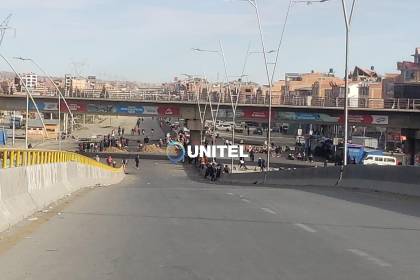 Senkata vuelve a quedar bloqueada este lunes y el transporte público busca rutas alternas