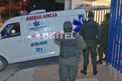 Denuncian que vehículos siguieron a la ambulancia que trasladaba a uno de los heridos de la balacera en Santa Cruz