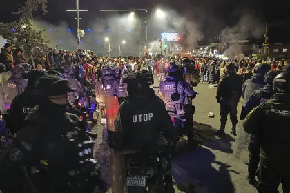 Caos en El Alto: desmanes, saqueos y bebidas alcohólicas en puntos de bloqueo