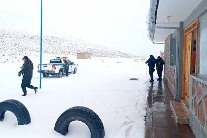 Nevada implacable: Turistas quedan atrapados en Laguna Colorada y la Policía activa operativo