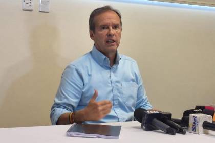 ”Un barco a la deriva: dando vueltas e improvisando”: Tuto compara la gestión de Paz con gobiernos del MAS