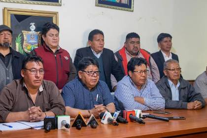 Choferes de La Paz se declaran en emergencia por el fin de la subvención al diésel y piden abrogar el decreto 5716