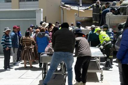 Tragedia en los Yungas: Sube a 10 la cifra de muertos por el embarrancamiento de un minibús, reporta la Policía