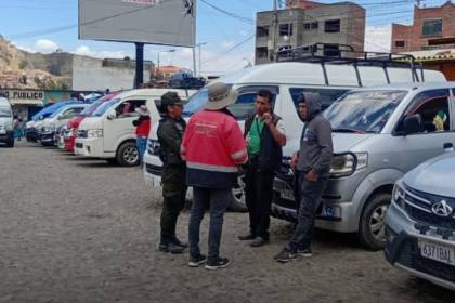 Habilitan salidas al norte de La Paz tras levantarse bloqueo en la ruta a Caranavi, reporta Tránsito 
