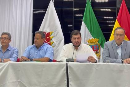 Gobierno y sectores cruceños conformarán una comisión para verificar procesos de calidad del combustible