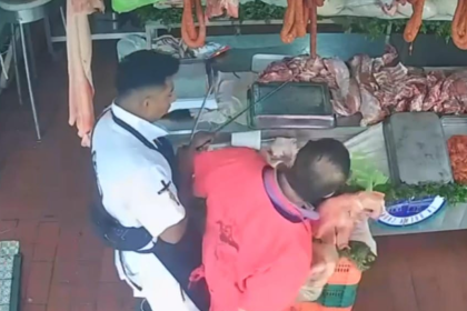 Video: en medio de empujones en una carnicería, hombre apuñaló a su compañero de trabajo 