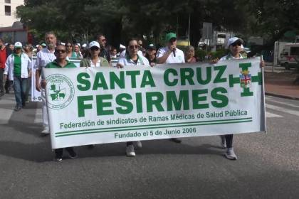 Profesionales de salud presentan 30 denuncias en contra de Jhonny Fernández ante Seguridad Social