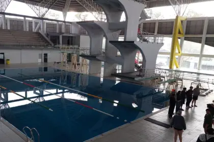 Joven de 23 años muere ahogado en piscina olímpica; se había inscrito a un club para aprender a nadar