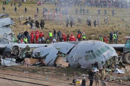 Envían a la cárcel al piloto y dictan detención domiciliaria para el copiloto por accidente aéreo que dejó más de 20 muertos en El Alto