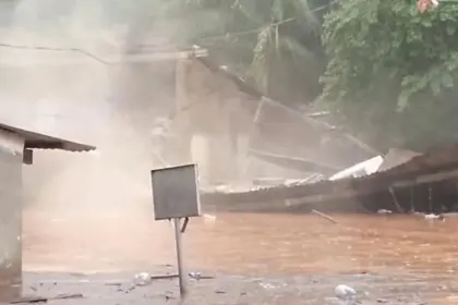 La Paz: 12 viviendas afectadas por inundaciones tras intensas lluvias en Tipuani