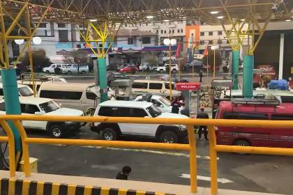 Cisternas con gasolina y GLP llegan a La Paz en medio de largas filas de transportistas