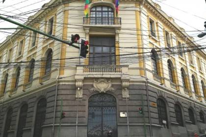 La Cancillería de Bolivia activa líneas de atención para connacionales en Venezuela 