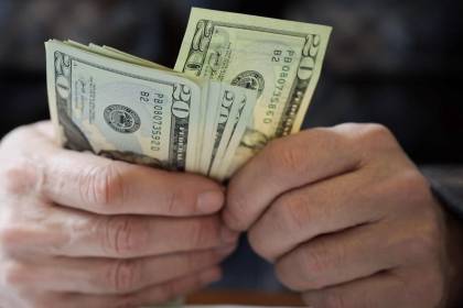 Así se encuentra la cotización del dólar paralelo y referencial este martes