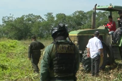 Santa Cruz: Camacho y ministros analizan el plan de “desalojo masivo” de predios avasallados