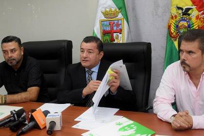 Ante denuncia por pavimentación no ejecutada, Jhonny no descarta ser candidato y ve “afanes políticos” de Saavedra