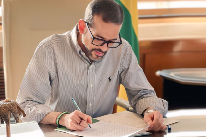 Camacho anuncia plan para desalojar 300 predios avasallados con ayuda de la Policía y las FFAA