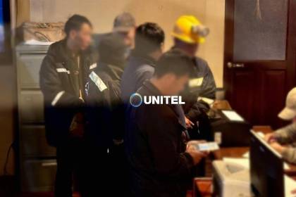 Aprehenden a 11 extranjeros y siete bolivianos acusados de explotación minera en Sorata
