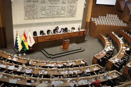 Asamblea Legislativa trata la suspensión de Roger Mariaca como fiscal general del Estado