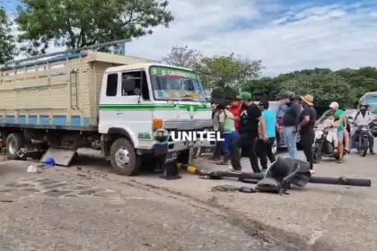 Madre y su hija de 4 años fueron atropelladas por un camión que se subió a la acera