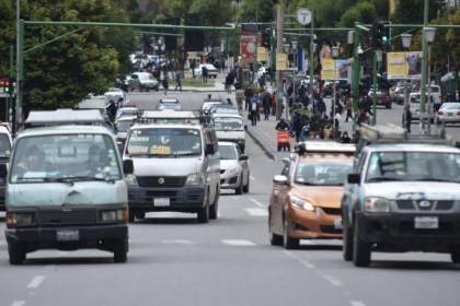Federación de Transporte Chuquiago Marka exige resarcimiento y advierte con pedir renuncia de Paz