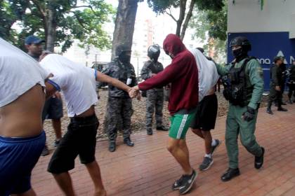 Ataque a la Aduana: la Justicia ordena la detención preventiva de 18 personas, otras tres lograron medidas sustitutivas 
