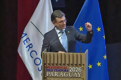 “Estamos comenzando a cambiar instituciones para estar a la altura de Mercosur”, señala el presidente Paz en Paraguay