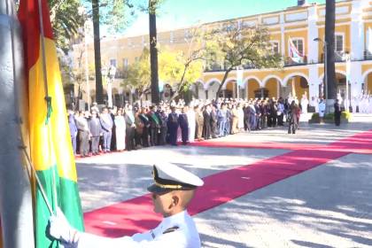 La Alcaldía y la Gobernación de Cochabamba realizan actos paralelos por la efeméride departamental
