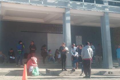 Segunda vuelta: Trámite para el certificado de impedimento arranca con filas