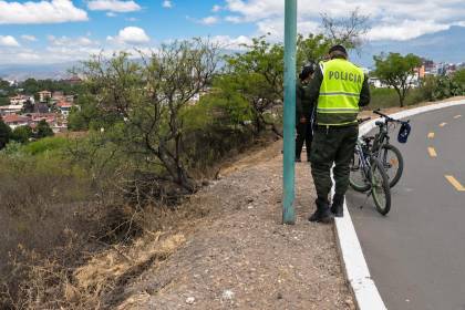 Un hombre fue encontrado sin vida a un lado de la ciclovía cerca del Cristo de la Concordia en Cochabamba