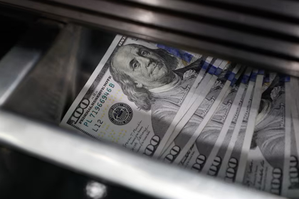 Devolución de dólares a pequeños ahorristas implica confianza y credibilidad, según economista