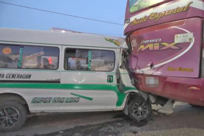 En un día, dos vehículos chocan con motorizados que hacen fila por diésel; hay conductores heridos