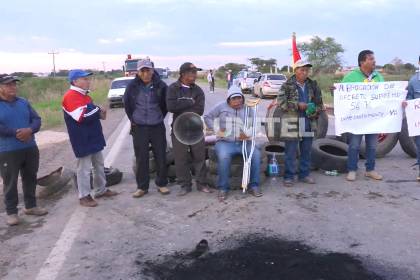 Bloqueos en Santa Cruz afectan rutas nueva a Cochabamba y a Beni por protestas contra el decreto del diésel