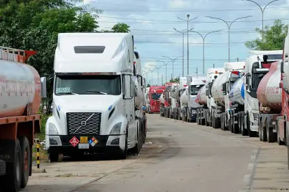 YPFB minimiza protesta de cisterneros y advierte que esto genera especulación en torno a los combustibles