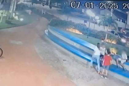 Video: Denuncian a una mujer por agredir y jalar de las orejas a un menor en un condominio de Santa Cruz 