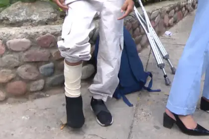 “Mi hija intentó subir al auto y la mujer que le quitó (el celular) la ha empujado”, relata padre de niña víctima de robo