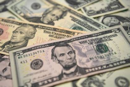 Dólar oficial sigue en ascenso y se cotizará en Bs 12,26 para este jueves