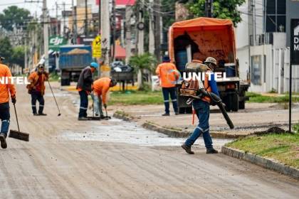 Cierran un carril entre el sexto y octavo anillo de la avenida Cristo Redentor para trabajos de micro pavimentación 