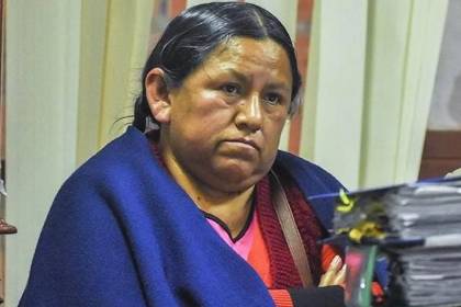 Reportan la aprehensión de la exministra Nemesia Achacollo