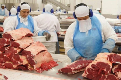 Demanda global empujan precios de la carne a niveles récord en el mercado mundial, según Bloomberg