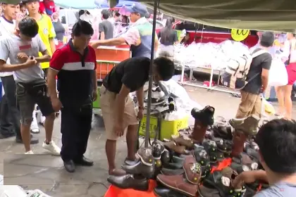 Pese a la afluencia en mercados, comerciantes reportan bajas ventas navideñas con respecto al 2024
