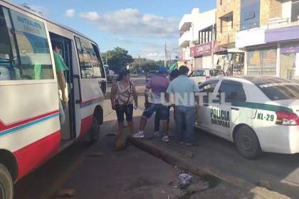 Micrero protagoniza un accidente en Santa Cruz; hay varios heridos 