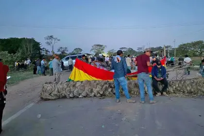 El bloqueo por el diésel paraliza el transporte y causa perjuicios en la ruta Santa Cruz - Trinidad
