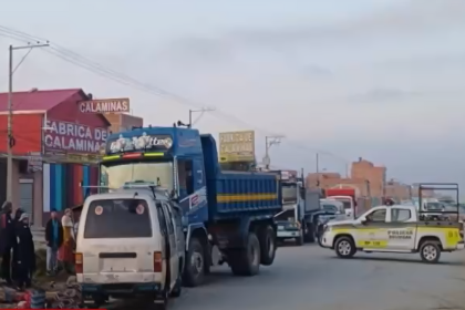 Fatal accidente: Dos muertos y dos heridos por el choque entre un minibús y un camión en la ruta El Alto - Viacha