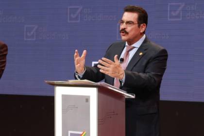 Reyes Villa: “YPFB y YLB nunca van a dejar de ser del Estado, pero deben transparentarse”